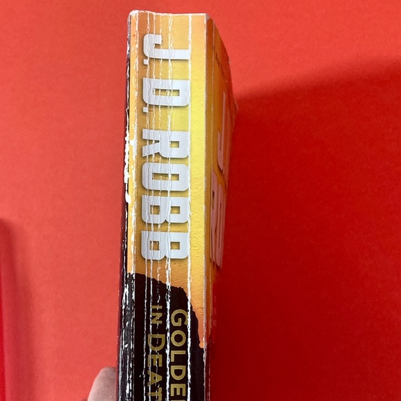 Golden In Death From Her In Death Series by J.D. Robb Softcover 421 Pages - Picture 6 of 16